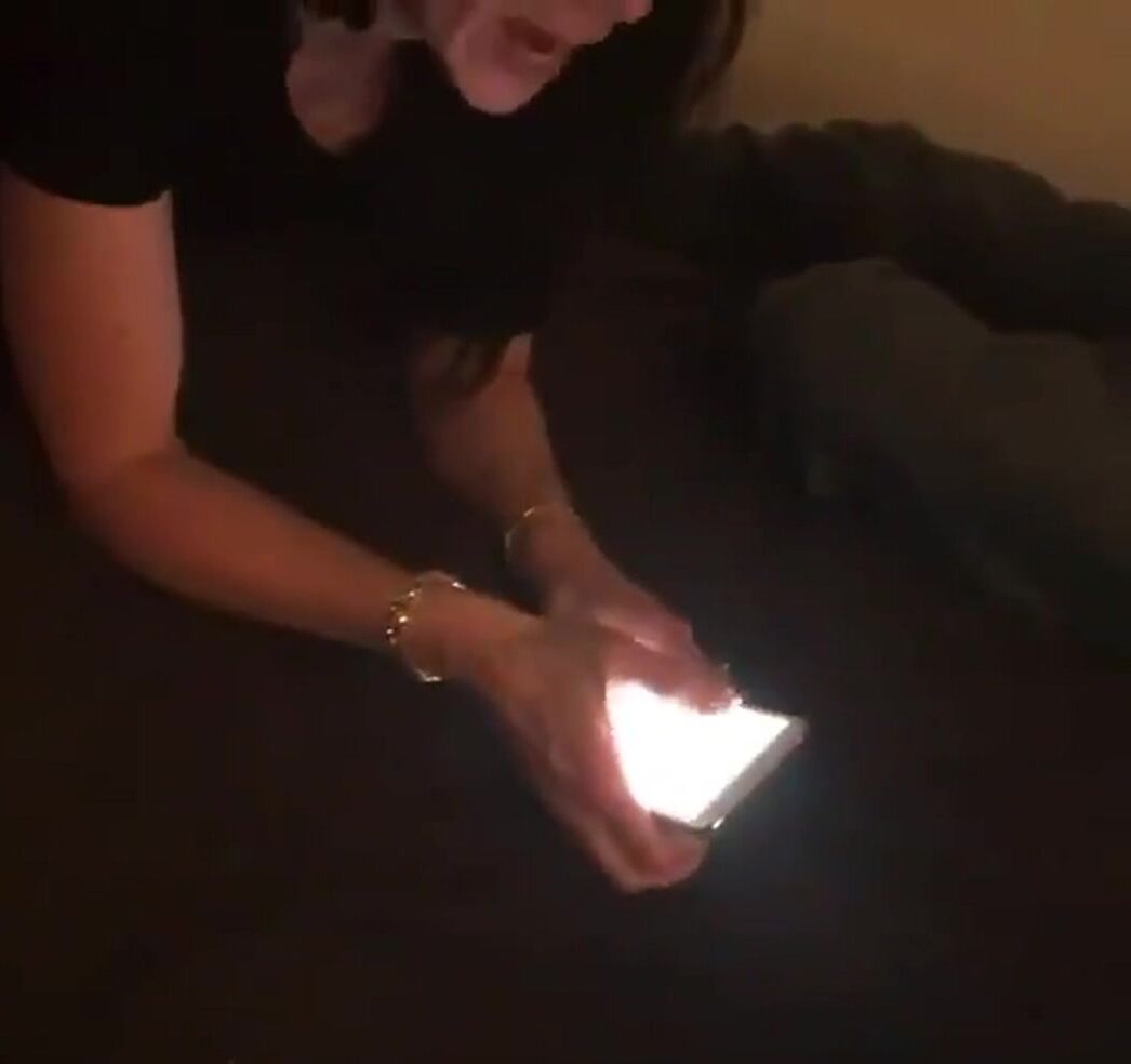 Anyone got a source on this milf taking a huge facial